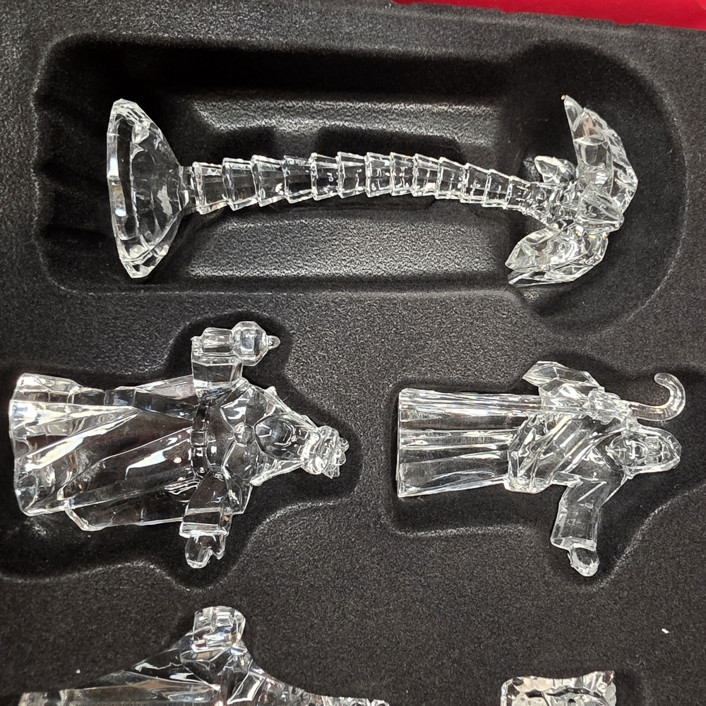 Crystal Plastic Nativity Figurine Set - Picture 5 of 7